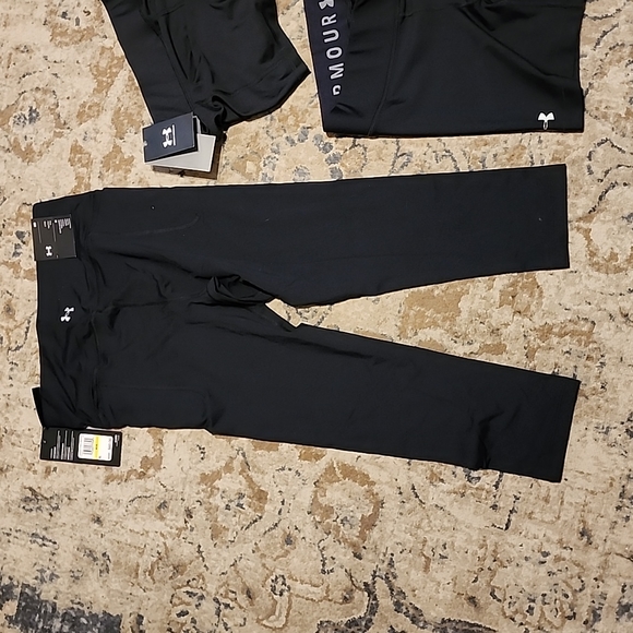 Under Armour workout capri with pockets - Picture 2 of 4